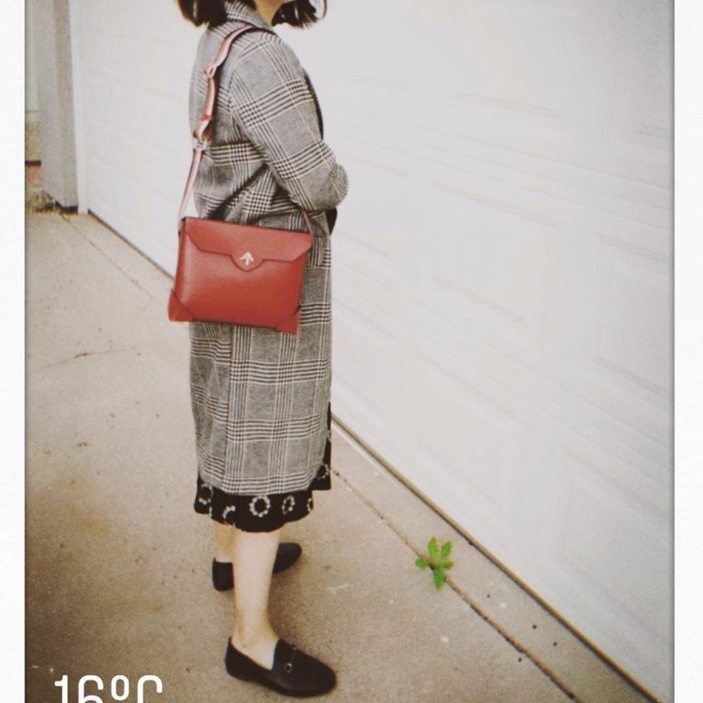 Manu Atelier bold leather shoulder bag